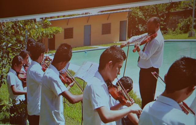 centro-escolar-distrito-italia-music-video
