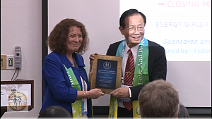 dr-hong-w-award3