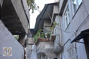 kahramanmaras-narrow-street-apartments