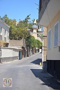 kahramanmaras-narrow-street-minaret-2435